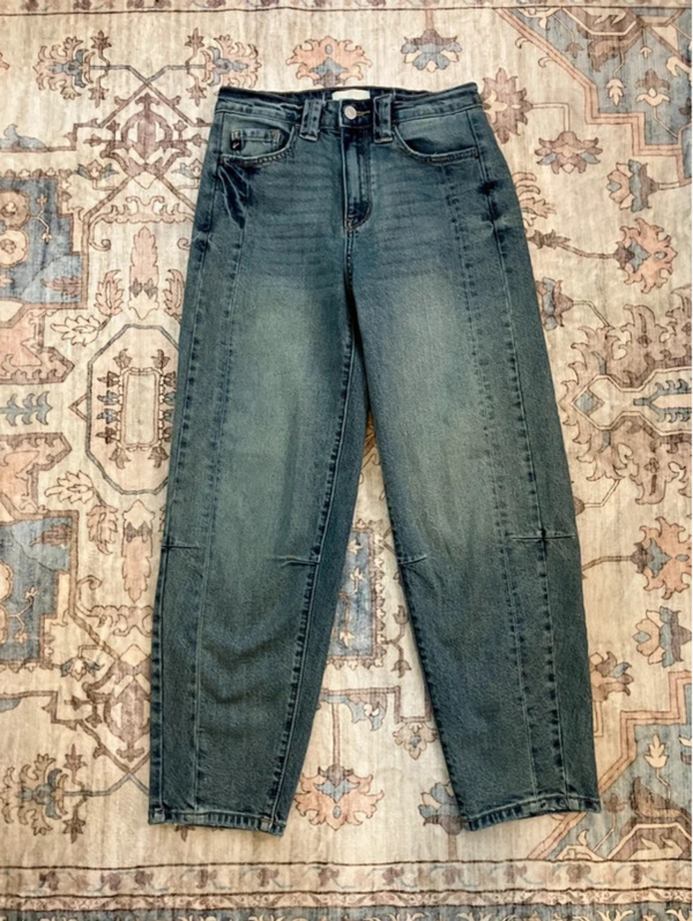 KanCan High Rise Barrel Leg Jeans 24 Seamed Front Knee Dart Medium Wash Curved